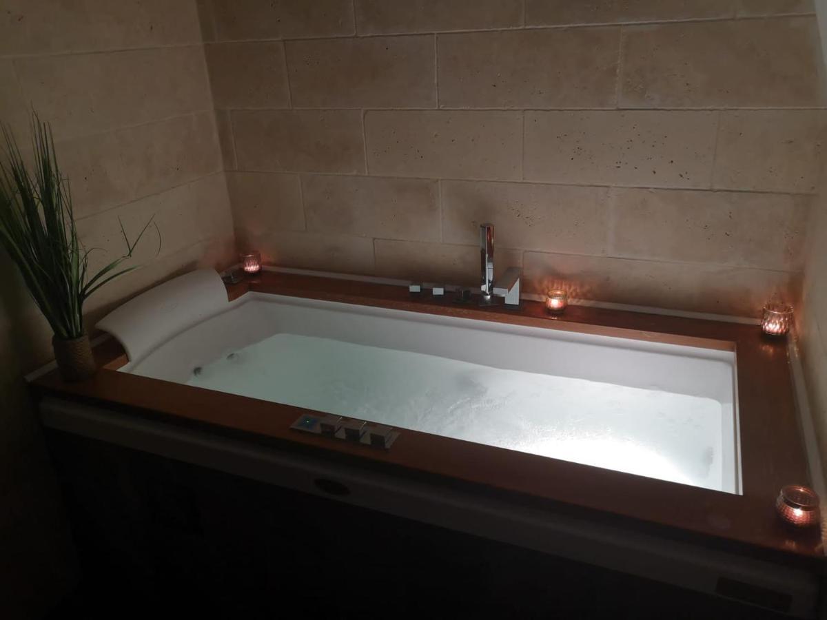 Jacuzzi - La Petite Romantique - Flobnb Laon Exteriör bild